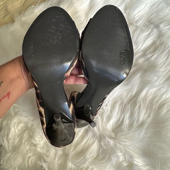 Carlos by Carlos Santana  black cheetah style peep toe heel, black/gold front de - Picture 8 of 10